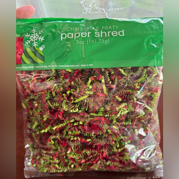 3/ for$15 🍒 Holiday Party Bundle - Plates, Bows, Paper Shred - NEW w TAGS 🏷️ - Picture 4 of 6